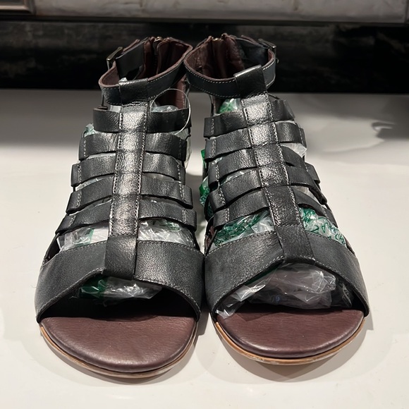 NWOT Roan Haze Gladiator Sandals - Picture 5 of 16